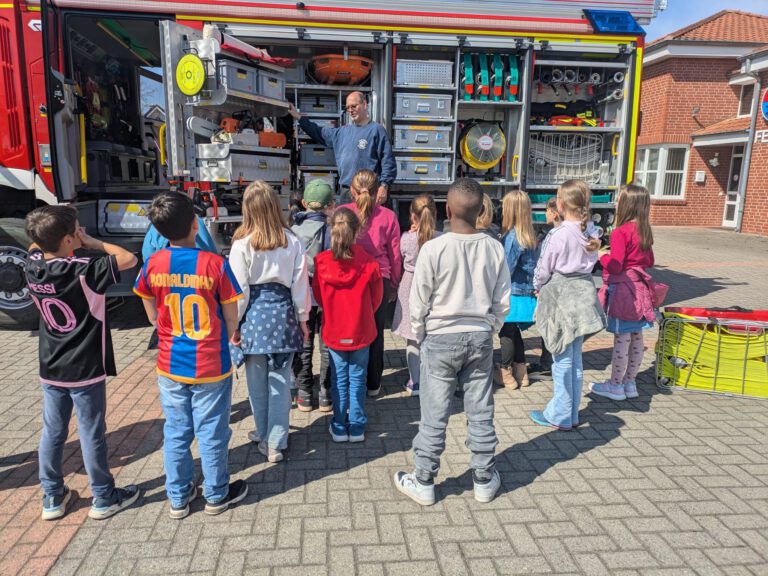 Grundschüler zu Besuch bei der Feuerwehr